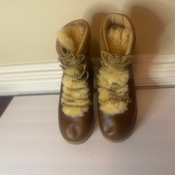 UGG VIKI Chestnut Waterproof Leather Sheepskin Women's Boots, SIZE 7.5 - Picture 2 of 8